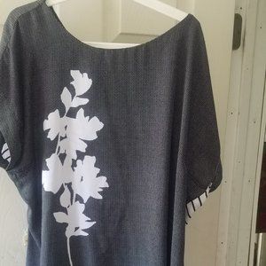 Worthington Blouse Black & White  tunic sleeves.